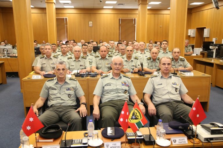 ”Έβαλε ο ΑΓΕΣ Καμπάς πουκάμισο και σκαρπίνι, θα χαλάσει ο καιρός…”