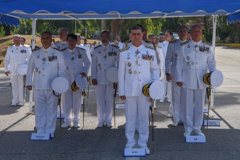 Τελετή Επίδοσης Ξιφών σε Αξιωματικούς Ειδικοτήτων ΠΝ