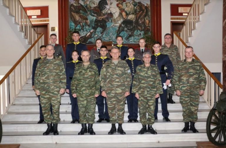 ΥΠΟΔΟΧΗ ΜΑΘΗΤΩΝ ΠΑΡΑΓΩΓΙΚΩΝ ΣΧΟΛΩΝ ΣΤΡΑΤΟΥ ΞΗΡΑΣ ΣΤΗΝ 1η ΣΤΡΑΤΙΑ/EU-OHQ