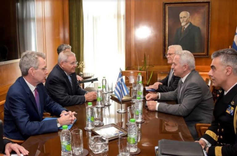 Συνάντηση ΥΕΘΑ Ευάγγελου Αποστολάκη με τον Γερουσιαστή ΗΠΑ Bob Menendez