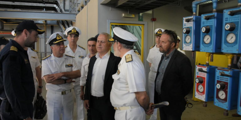 Επίσκεψη ΥΕΘΑ Ευάγγελου Αποστολάκη στα Ναυπηγεία Σκαραμαγκά και Ελευσίνας-Δήλωση ΥΕΘΑ που αφορά και στις συζητήσεις ΜΟΕ