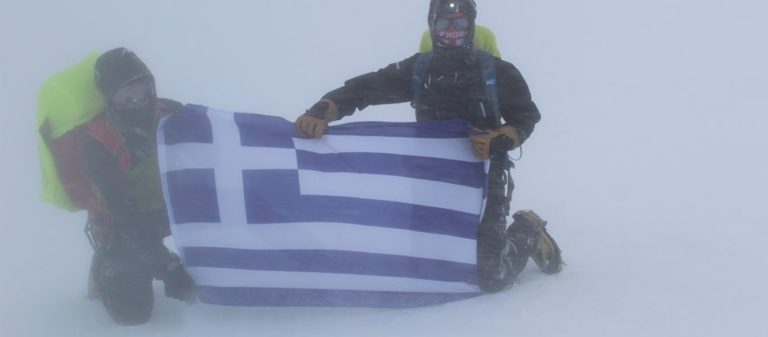 H MYA «κατακτάει» τον Καύκασο: Η ελληνική Σημαία κυμάτισε στην ψηλότερη κορυφή της Ευρώπης (φωτό)