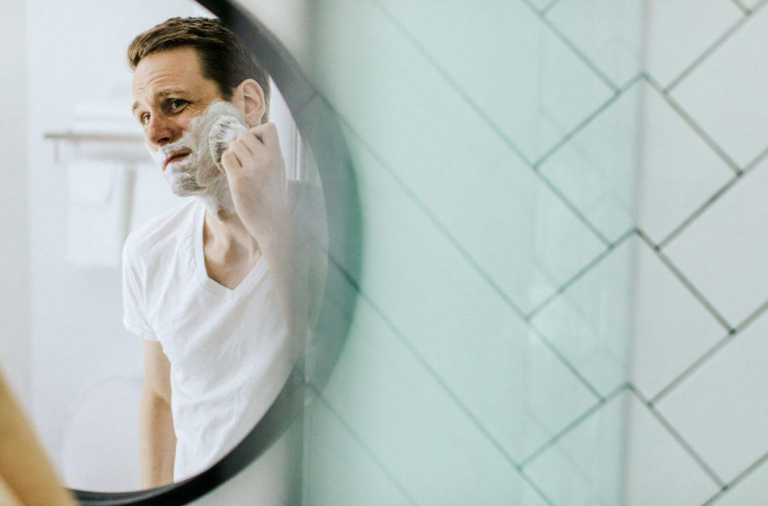 Συμβουλές για τέλειο ξύρισμα ανδρών με εξαλέπιδο ξυραφάκι!