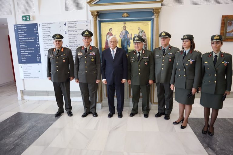 Επίσκεψη Προέδρου της Δημοκρατίας και Αρχηγού ΓΕΣ στο 424 ΓΣΝΕ