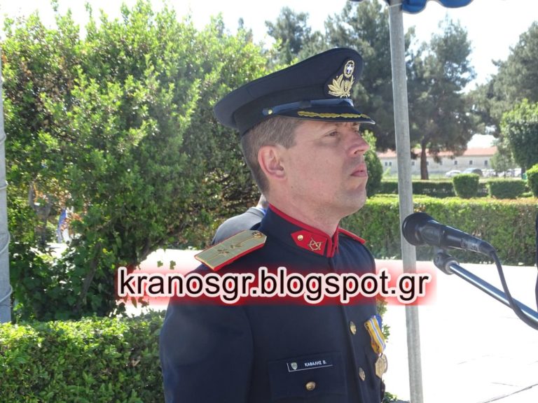 Ο Τχης Β. Καφαλής αναγιγνώσκει την ημερήσια διαταγή του Α/ΓΕΣ Αντγου Γ. Καμπά