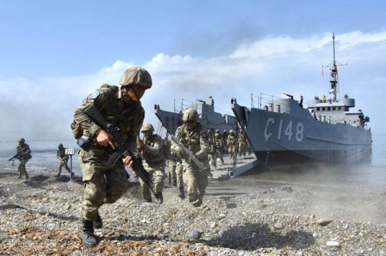 Σε επιφυλακή το ΠΝ: Η Άγκυρα συγκεντρώνει μεγάλες ναυτικές δυνάμεις στον ναύσταθμο του Ακσάζ – Ύποπτες κινήσεις