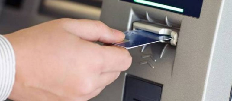 ΑΤΜ: Δείτε τις νέες χρεώσεις ανά τράπεζα από την 1η Ιουλίου