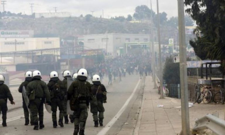 Μάχες πολιτών & ΜΑΤ στη Μυτιλήνη – ”Βαράτε στο ψαχνό”