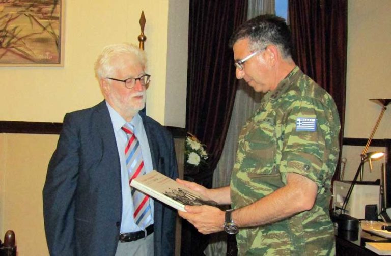 «Στρατιωτική» επίσκεψη στο δημαρχείο Ιωάννινων