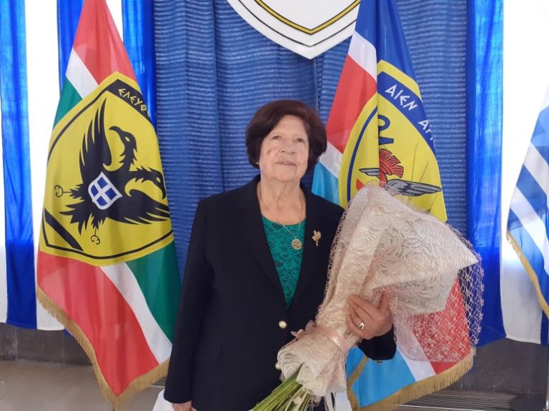 Αρχηγός ΓΕΣ: Η συγκίνηση της μητέρας Λαλούση στην Σχολή Ευελίδων