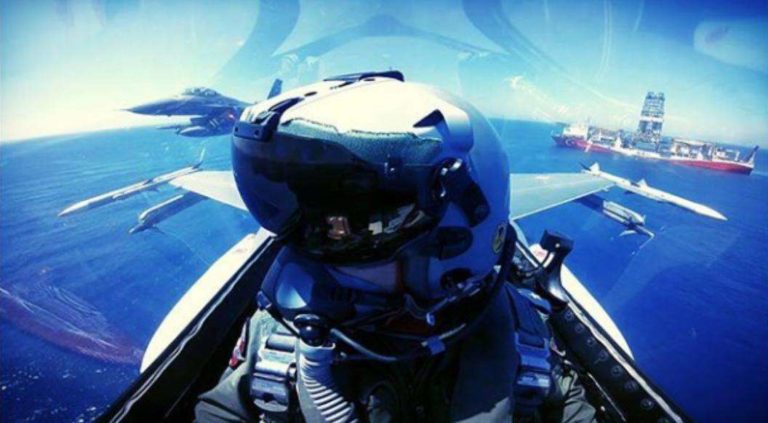 Η φωτό επίδειξη ισχύος τουρκικών F-16 πάνω από το ΓΙΑΒΟΥΖ και η απάντηση από τους πιλότους των Mirage 2000-5