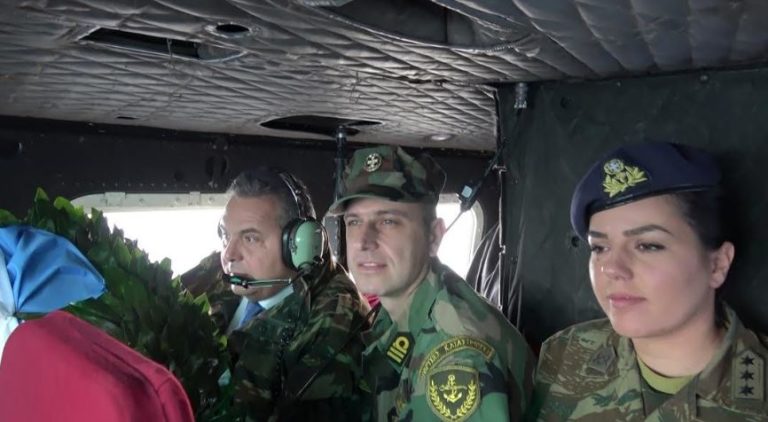 Συγκίνηση! Βίντεο από τη ρίψη στεφάνου από τον ΥΕΘΑ Πάνο Καμμένο στα Ίμια