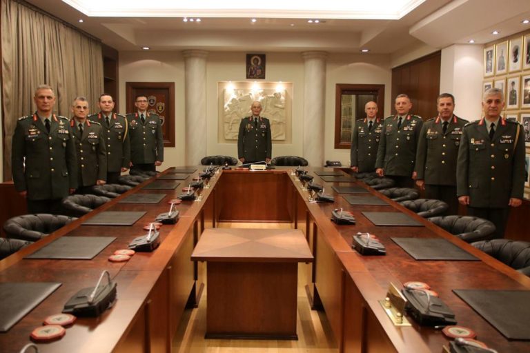 ΤΩΡΑ – Στο ΓΕΣ όλα τα μέλη του ΑΣΣ. Στις 9 η πρώτη συνεδρίαση για τις κρίσεις