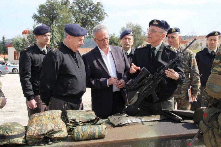 Ο ΑΝΥΕΘΑ Π. Ρήγας και ο Α/ΓΕΣ Γ. Καμπάς στην τελετή παράδοσης – παραλαβής Διοικήσεως 98 ΑΔΤΕ