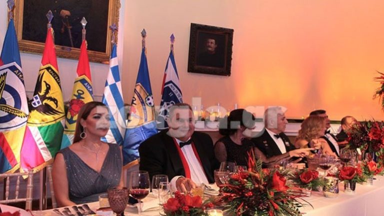 Παρουσία του ΥΠΕΘΑ και στελεχών των Ενόπλων Δυνάμεων το πρωτοχρονιάτικο γεύμα στη Λέσχη Αξιωματικών