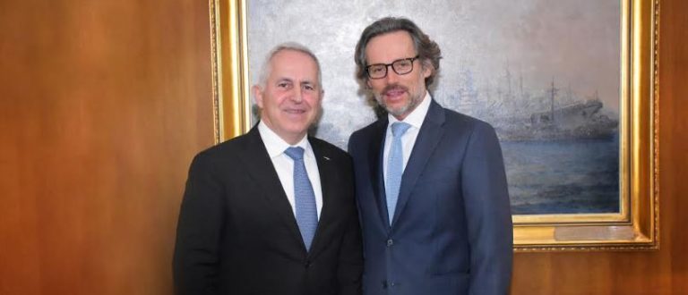 Συνάντηση ΥΕΘΑ Ευάγγελου Αποστολάκη με τον Πρέσβυ της Γερμανίας