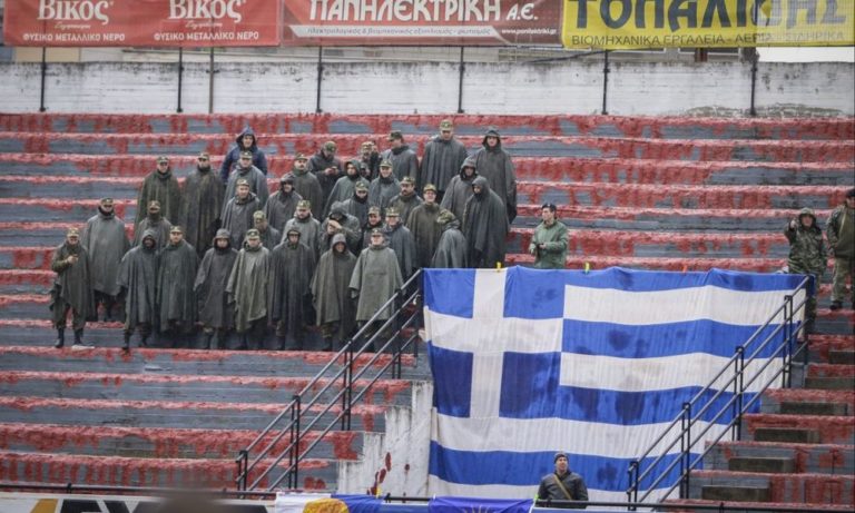 «Καψόνι» για 40 φαντάρους στη Δράμα: Τους έβαλαν να παρακολουθήσουν Football League
