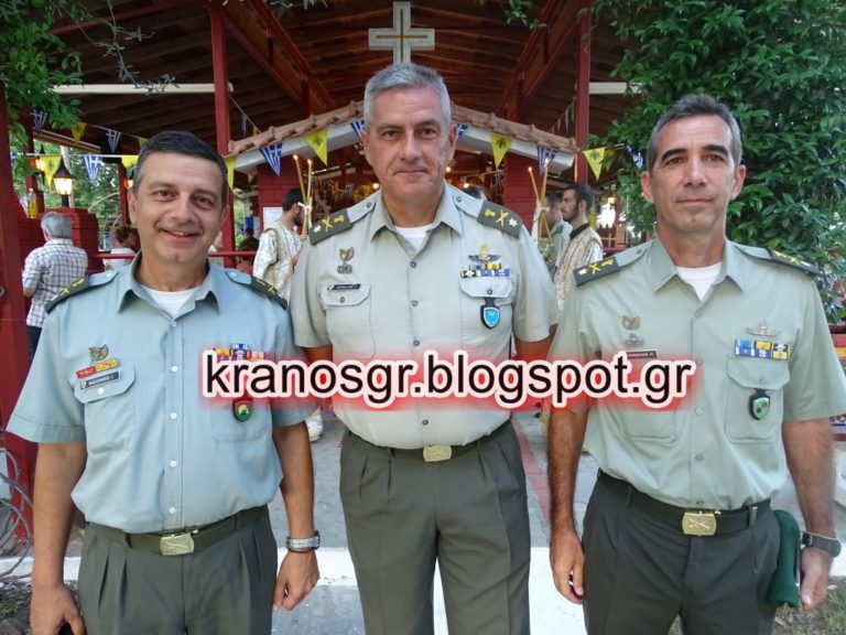 Ο Ταξίαρχος Παναγιώτης Κορδούλης Δκτης της 32 ΤΑΞ Πεζοναυτών. Υποδιοικητής στην 1η Μεραρχία ο Ταξίαρχος Πάρις Καπραβέλος