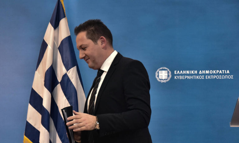 Κορονοϊός – Πέτσας: Θεσπίζεται άδεια ειδικού σκοπού σε γονείς με πλήρεις αποδοχές