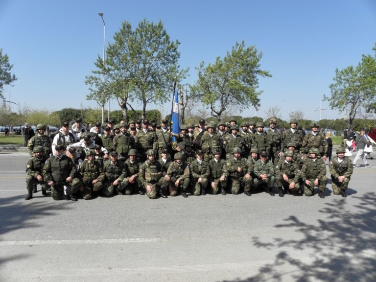 Η ΛΕΦΕΔ Παρελαύνει τραγουδώντας σχεδόν ασταμάτητα το “Μακεδονία Ξακουστή”