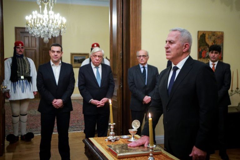 Ορκωμοσία του Υπουργού Εθνικής Άμυνας Ευάγγελου Αποστολάκη στο Προεδρικό Μέγαρο