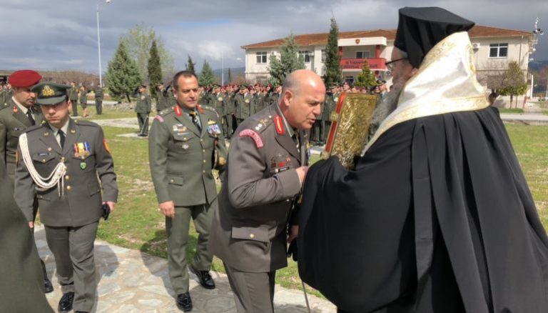 Ο Μητροπολίτης Λαρίσης στην παράδοση – παραλαβή της Διοικήσεως 1ης ΤΑΞΑΣ