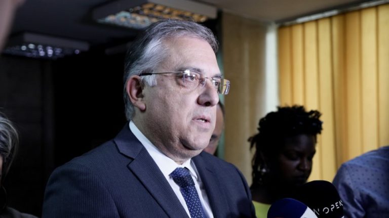 Κορωνοϊός – Θεοδωρικάκος: Θα ζήσουμε μεγάλο χρονικό διάστημα σε πολεμικές συνθήκες