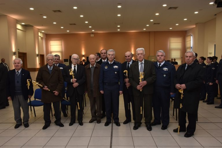 Τελετή Επίδοσης Ξιφών σε Απόστρατους Αξιωματικούς της Πολεμικής Αεροπορίας