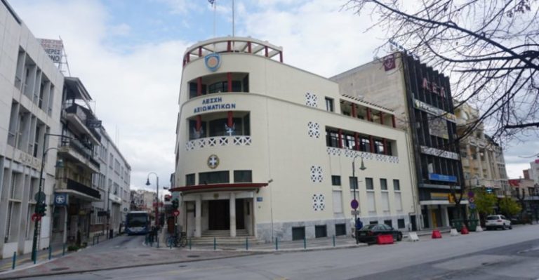 Παρίστανε το φρουρό με ψεύτικη καραμπίνα στη ΛΑΦ Λάρισας