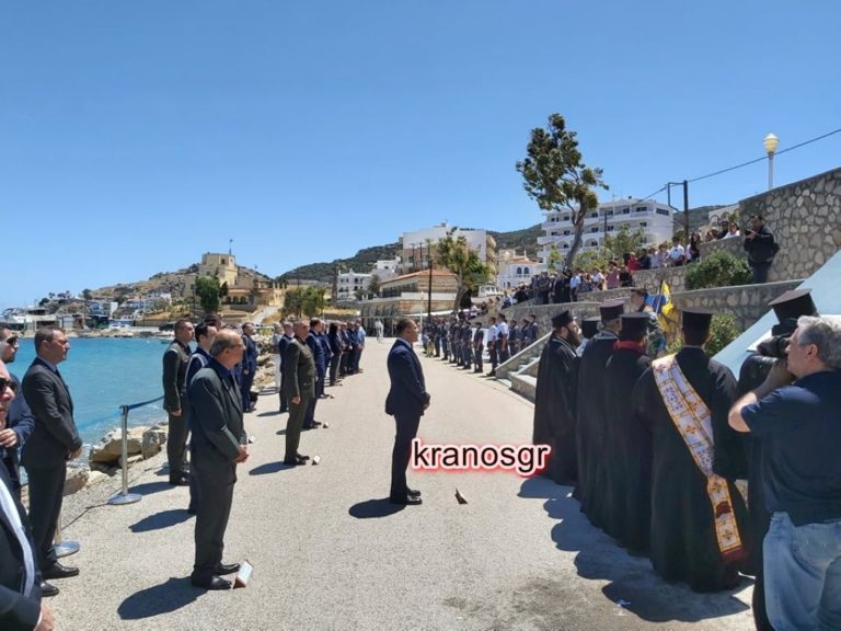 Στην Κάρπαθο για το μνημόσυνο του Σμηναγού Ηλιάκη ο ΥΕΘΑ Ν. Παναγιωτόπουλος