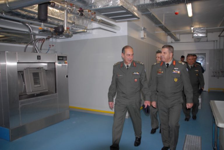 ”Είμαστε όλοι δίπλα σας”.  Στην πρώτη γραμμή κατά του Κορονοϊού οι γιατροί και οι νοσηλευτές του 401.