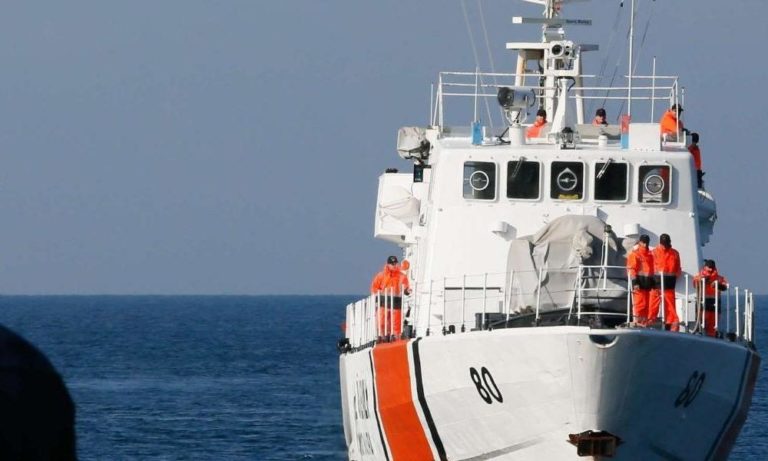 Βίντεο-ντοκουμέντο: Επικίνδυνοι ελιγμοί τουρκικού σκάφους στις Οινούσσες