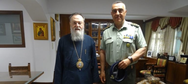 Ο Διευθυντής Μηχανικού του ΓΕΣ Υποστράτηγος Ανδρέας Κωνσταντίνου στον Μητροπολίτη Κορίνθου
