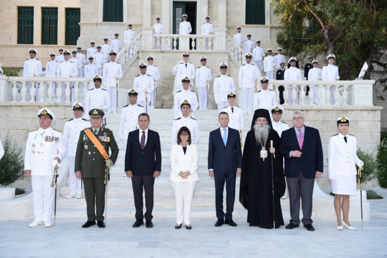 Ο ΥΕΘΑ Νικόλαος Παναγιωτόπουλος στην τελετή ορκωμοσίας των Νέων Σημαιοφόρων στη Σχολή Ναυτικών Δοκίμων