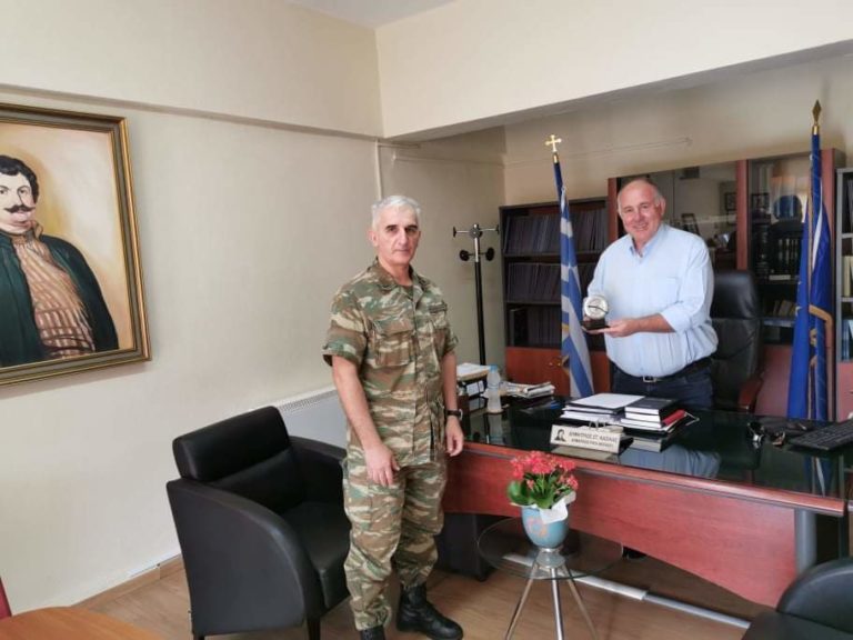 Με τον διοικητή του 304 ΠΕΒ συναντήθηκε ο Δήμαρχος Ρήγα Φεραίου