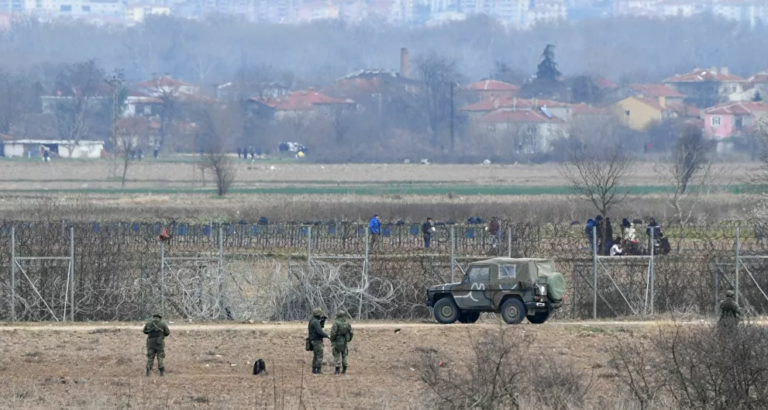 Οι γυναίκες του Έβρου έφτιαξαν 11.000 μάσκες από αχρησιμοποίητα προικιά για στρατό και αστυνομία