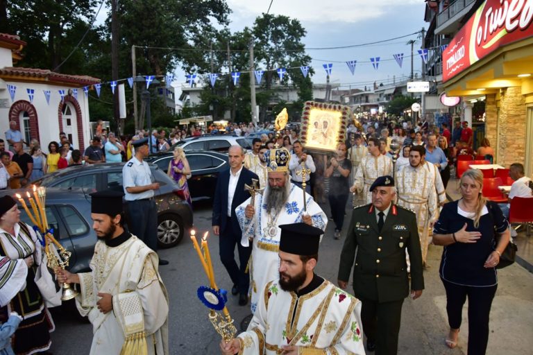 Ο Υποδιοικητής της 1ης Στρατιάς Υποστράτηγος Αλ. Τσιρίδης στην υποδοχή της Παναγίας Τριχερούσας στον Πλαταμώνα