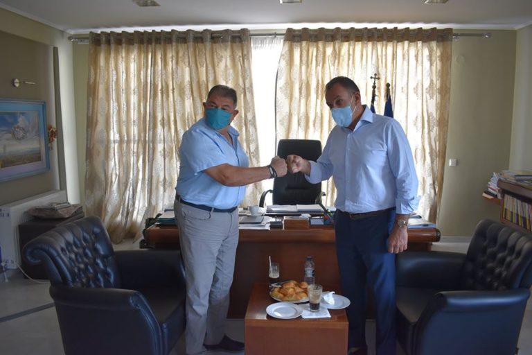 Φόρεσε μάσκα και περιόδευσε σε Δήμους της Καβάλας ο ΥΕΘΑ Ν. Παναγιωτόπουλος