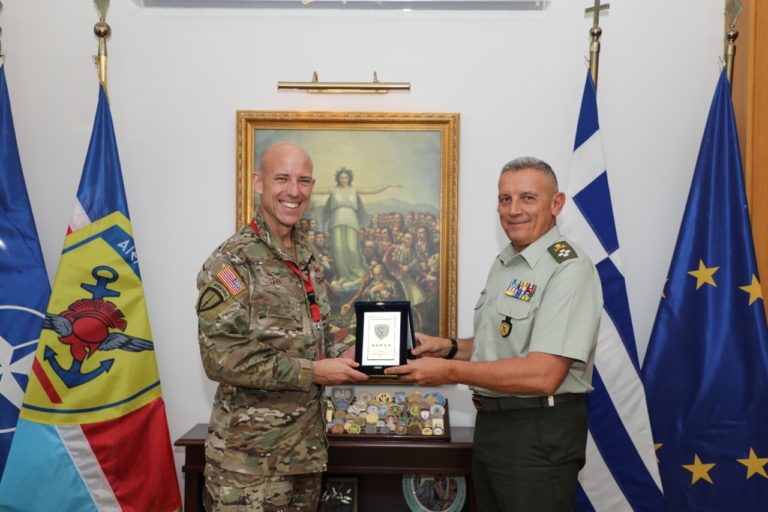 ΣΥΝΑΝΤΗΣΗ ΑΡΧΗΓΟΥ ΓΕΕΘΑ ΜΕ ΤΟΝ ΔΙΟΙΚΗΤΗ US SOCEUR