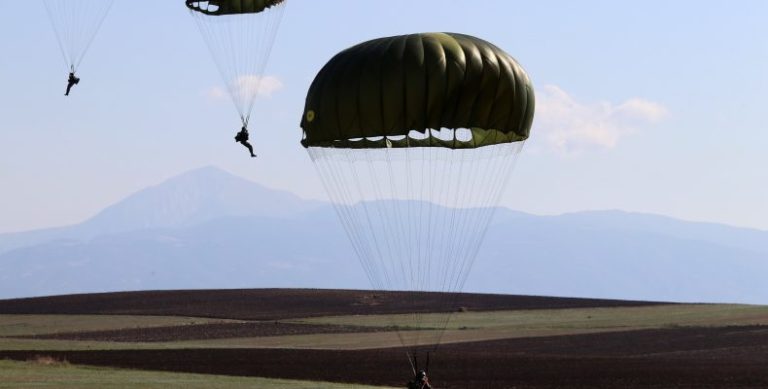 Σχολείο Βασικής Εκπαίδευσης Αλεξιπτωτιστή Στατικού Ιμάντα σε Μαθητές της ΣΣΕ, της ΣΣΑΣ και της ΣΜΥ