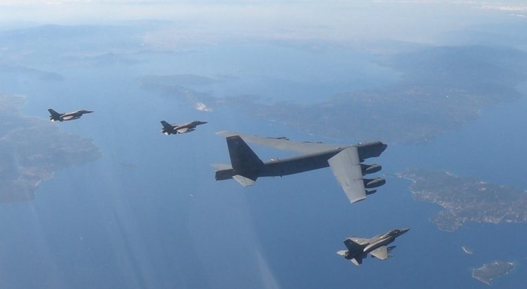 Ελληνικά F-16 συνόδευσαν B-52 σε FIR Aθηνών και Βόρειας Μακεδονίας