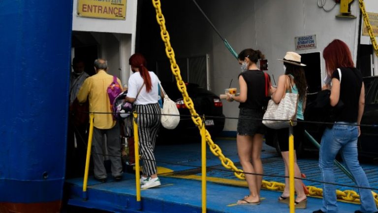 Στρατιωτικός δεν φορούσε μάσκα στο πλοίο και δεν έδινε τα στοιχεία της για το πρόστιμο