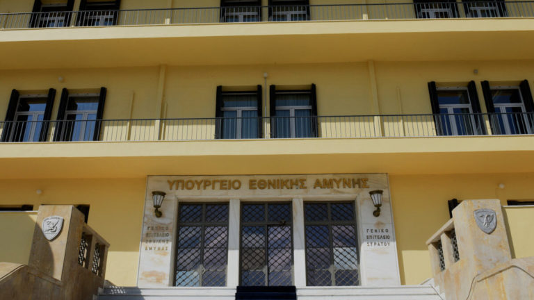 Επί της ουσίας θα απαντήσει κάποιος; Γιατί παραμένουν ”χακί” συνδικαλιστές στο ΣΓ ΥΕΘΑ και δεν επιστρέφουν στις μονάδες τους;