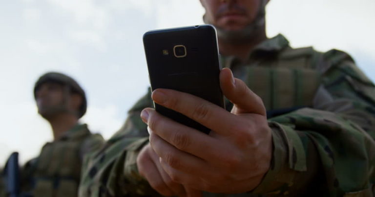 Σε απολογία στρατιωτικοί γιατί «δεν έπιασε» με την «πρώτη» το κινητό τους ενώ ήταν σε κανονική άδεια – Έλεος κύριοι…