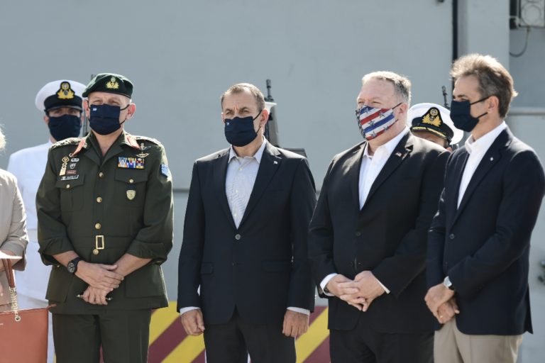 Φωτό από την παρουσία του ΥΕΘΑ Νικόλαου Παναγιωτόπουλου στην επίσκεψη του Αμερικανού ΥΠΕΞ Μαϊκλ Πομπέο στην Κρήτη