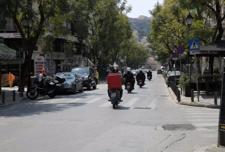 Όσοι έχουν δίπλωμα ΙΧ θα μπορούν να οδηγούν χωρίς εξετάσεις μηχανή έως και 125 κυβικά