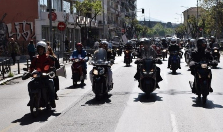 Αναδίπλωση υπουργείου Μεταφορών: Οι οδηγοί ΙΧ δεν μπορούν να οδηγούν μοτοσικλέτες με το ίδιο δίπλωμα