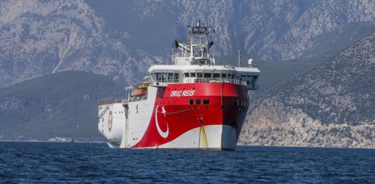 ΕΚΤΑΚΤΟ: Βγήκε από το λιμάνι της Αττάλειας το ”Oruc Reis” . Περίεργη κινητικότητα