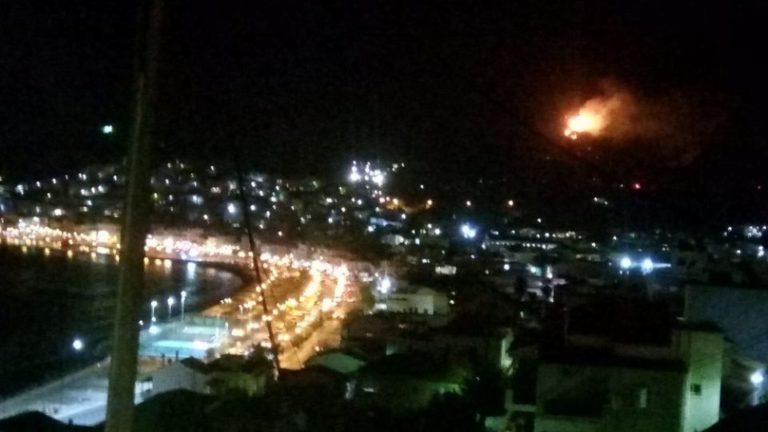 Φωτιά κοντά στο κέντρο μεταναστών στη Σάμο