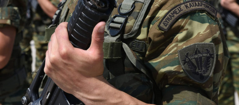 ΕΚΤΑΚΤΟ: Ατύχημα με πυροβολισμό στη Μοίρα Αλεξιπτωτιστών Ασπροπύργου